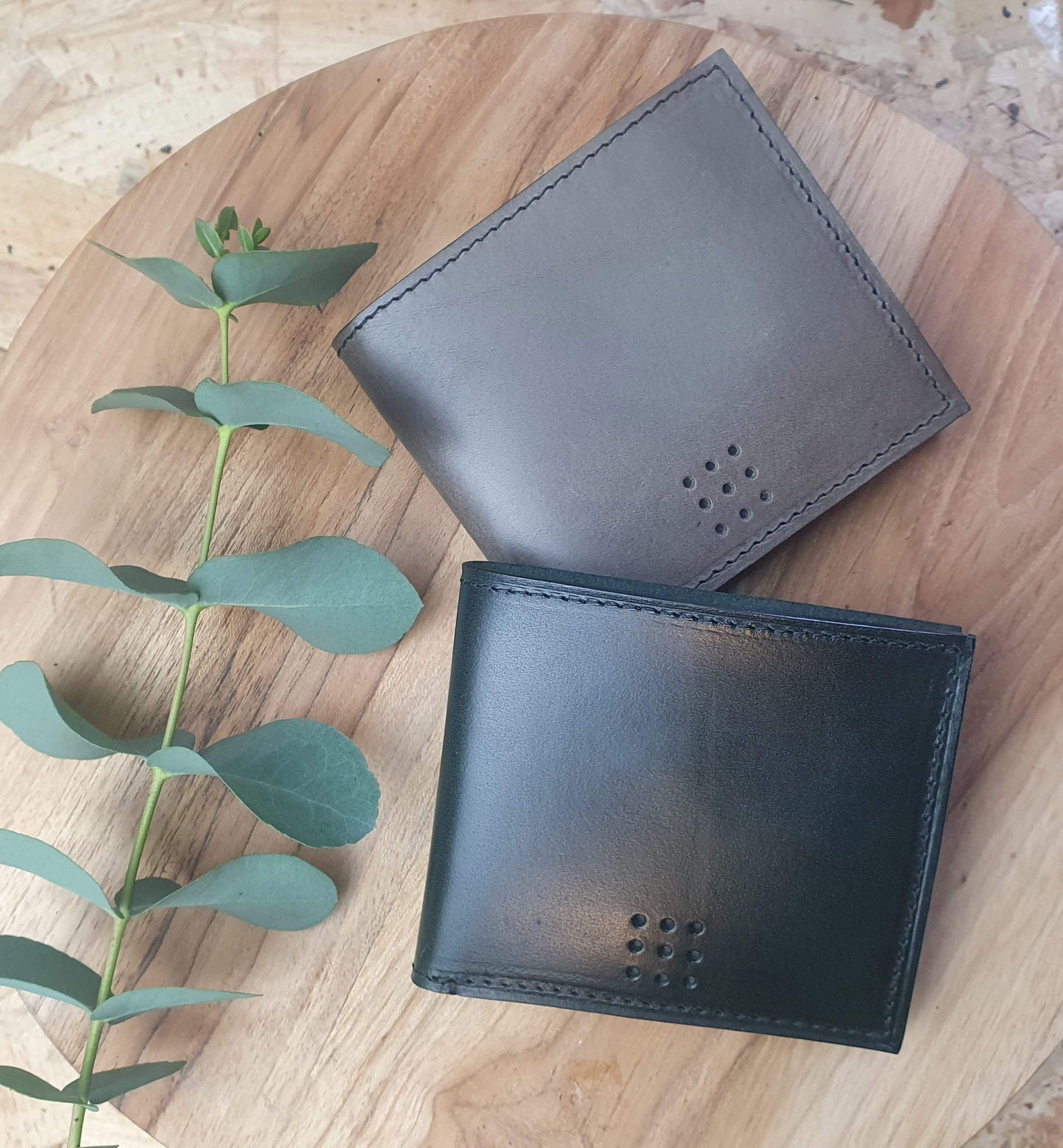 'Larch' Bespoke Handmade Leather Bifold 6 Card Wallet